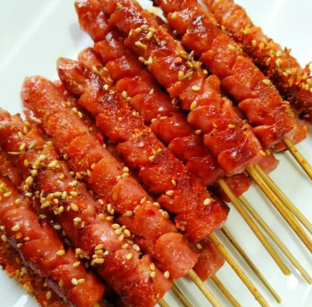 十根烤肠表情包下载